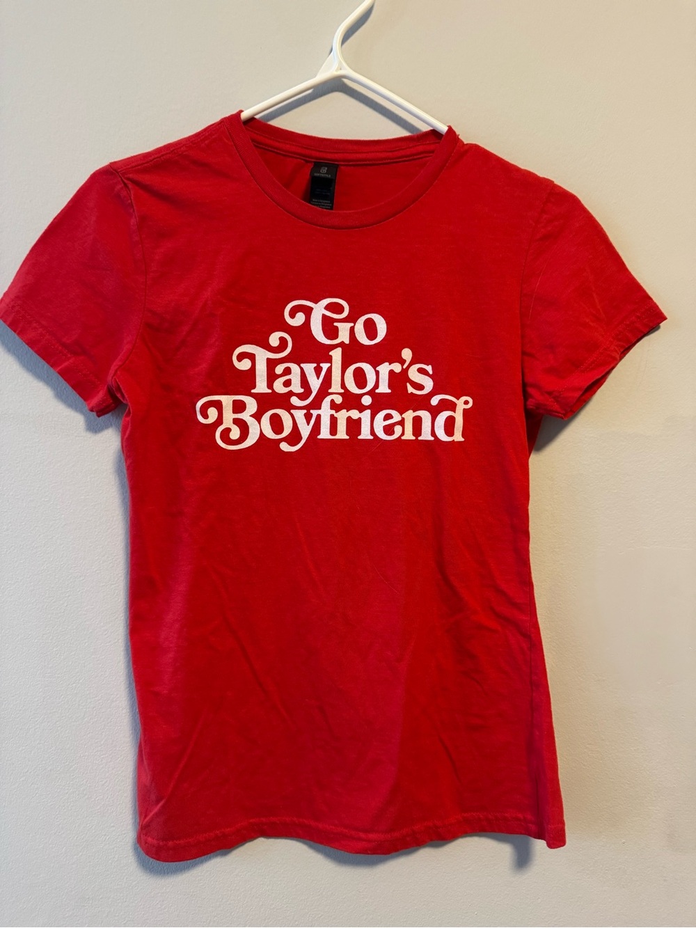 Gildan Red Graphic Tee with White 'Go Taylor's Boyfriend' Print